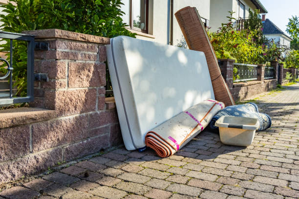 Best Garage Cleanout  in Fowlerville, MI